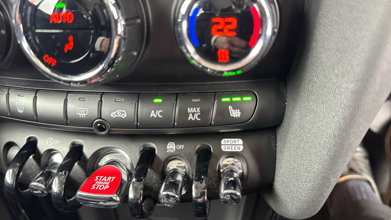 MINI Hatchback 1.5 Cooper Classic 3dr Auto Petrol Hatchback